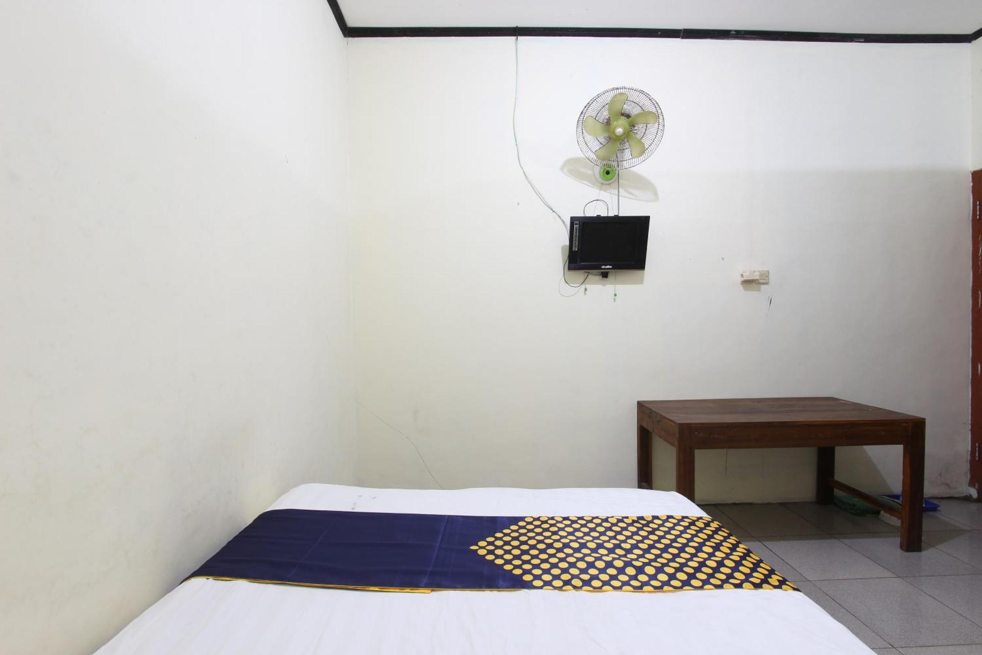 Oyo 92231 Penginapan Tanjung Alang Syariah Makassar Exterior photo